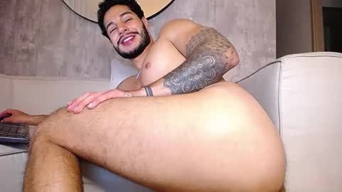 Snapshot of sirs_papi chatting on January 9, 6:06 am Call me papi online show from January 9, 6:06 am
