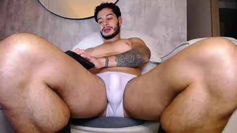 Snapshot of sirs_papi chatting on January 10, 3:18 am Call me papi online show from January 10, 3:18 am