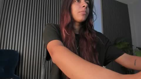 Snapshot of sisi_von_dee chatting on September 29, 5:34 am Dee online show from September 29, 5:34 am