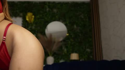 Snapshot of sisi_von_dee chatting on March 20, 8:57 pm Dee online show from March 20, 8:57 pm