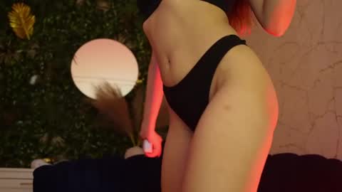 Snapshot of sisi_von_dee chatting on April 17, 7:50 pm Dee online show from April 17, 7:50 pm