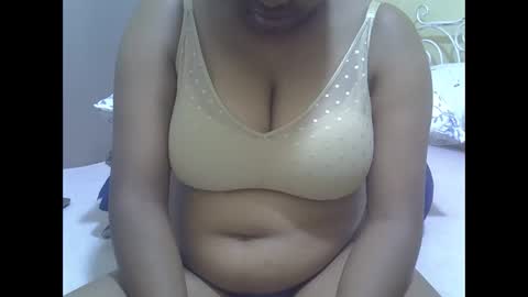 Snapshot of sisibrown97 chatting on April 1, 11:46 pm brown online show from April 1, 11:46 pm