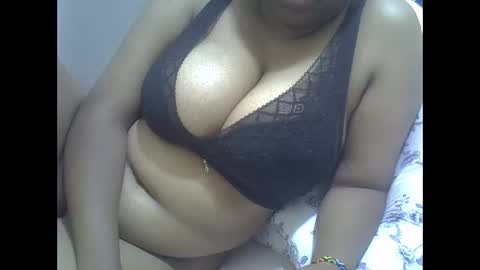 Snapshot of sisibrown97 chatting on April 2, 10:29 pm brown online show from April 2, 10:29 pm