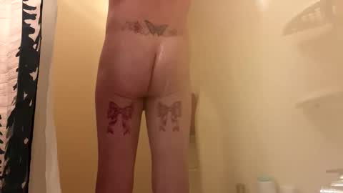 Sissy Krissie online show from November 9, 5:00 pm