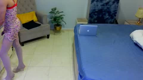 Snapshot of sissy_medlest chatting on April 4, 10:46 am D i f a Ana Arbeh shemale online show from April 4, 10:46 am