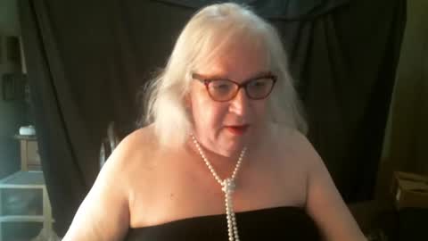 Sissy Diane online show from March 2, 2:00 pm