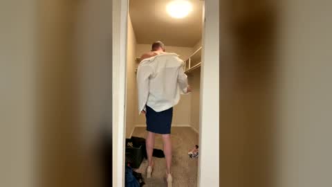 Snapshot of sissymiles chatting on December 15, 11:20 pm SissyMiles online show from December 15, 11:20 pm