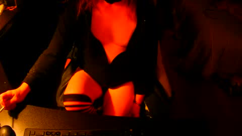 Snapshot of sissyred2314 chatting on October 20, 12:44 am red online show from October 20, 12:44 am