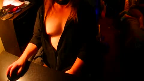 Snapshot of sissyred2314 chatting on October 31, 4:02 am red online show from October 31, 4:02 am