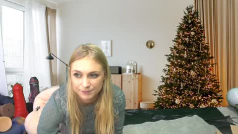 Snapshot of siswet19 chatting on December 6, 2:38 pm Elise online show from December 6, 2:38 pm