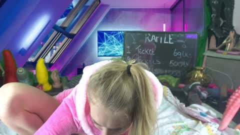 Snapshot of siswet19 chatting on January 9, 2:29 pm Elise online show from January 9, 2:29 pm