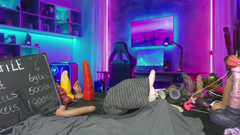 Snapshot of siswet19 chatting on January 21, 2:37 pm Elise online show from January 21, 2:37 pm