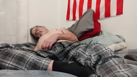 Snapshot of six_will_do chatting on December 16, 5:17 am Jimmy B online show from December 16, 5:17 am