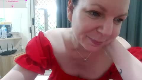 sizzlemewet online show from December 10, 4:34 am