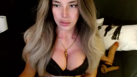 Snapshot of sizzling_cassie130 chatting on June 25, 2:22 am Cassie online show from June 25, 2:22 am