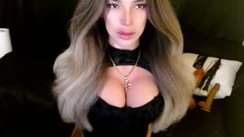Snapshot of sizzling_cassie130 chatting on June 30, 2:34 am Cassie online show from June 30, 2:34 am