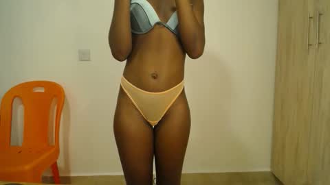 sizzly_ass online show from May 3, 2:56 pm