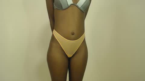 sizzly_ass online show from May 16, 3:03 am