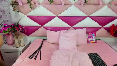 Skarlet online show from April 2, 9:01 pm