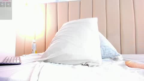 Snapshot of skarlett_monroee chatting on December 19, 7:51 pm Skarlet online show from December 19, 7:51 pm