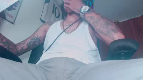 Snapshot of skateboy444 chatting on April 28, 5:45 am king online show from April 28, 5:45 am