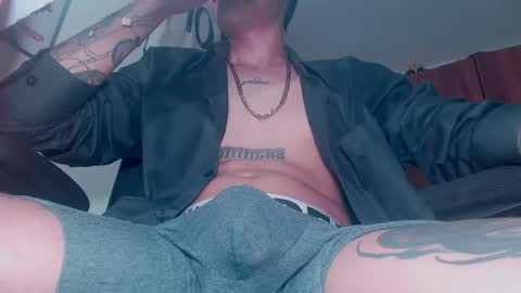 Snapshot of skateboy444 chatting on May 11, 7:36 am king online show from May 11, 7:36 am