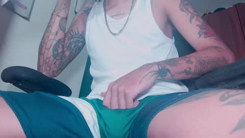 Snapshot of skateboy444 chatting on May 15, 6:53 am king online show from May 15, 6:53 am