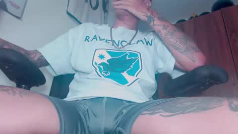 Snapshot of skateboy444 chatting on May 19, 7:58 am king online show from May 19, 7:58 am