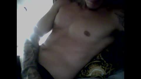 Snapshot of skater19xxx chatting on December 3, 2:36 am miguel online show from December 3, 2:36 am