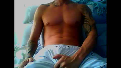 Snapshot of skater19xxx chatting on December 5, 8:00 pm miguel online show from December 5, 8:00 pm