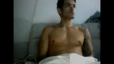 Snapshot of skater19xxx chatting on December 6, 2:35 am miguel online show from December 6, 2:35 am