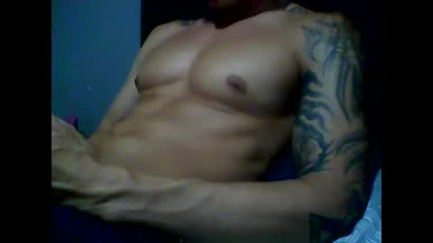 Snapshot of skater19xxx chatting on December 8, 12:40 am miguel online show from December 8, 12:40 am