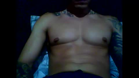 Snapshot of skater19xxx chatting on December 8, 7:43 pm miguel online show from December 8, 7:43 pm