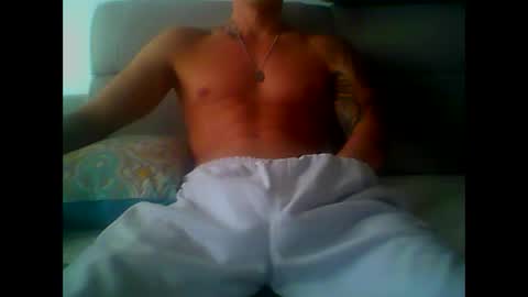 Snapshot of skater19xxx chatting on January 27, 9:00 pm miguel online show from January 27, 9:00 pm