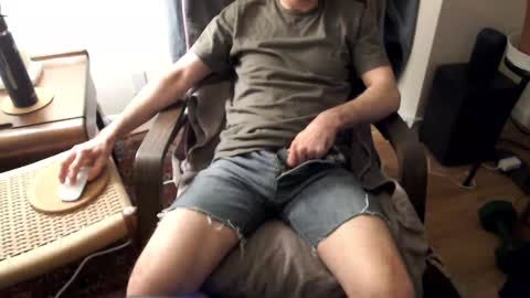 Snapshot of skibumz chatting on December 1, 11:58 pm Skibumz online show from December 1, 11:58 pm