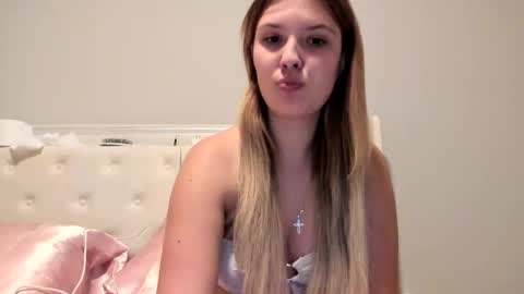 skiimaskabby online show from September 23, 4:15 am