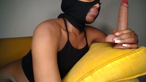 Snapshot of skimask_freak chatting on December 29, 3:46 pm Krystal Belle online show from December 29, 3:46 pm