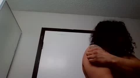 Snapshot of skimaskfuckerz chatting on February 9, 7:23 am skimaskfuckerz online show from February 9, 7:23 am