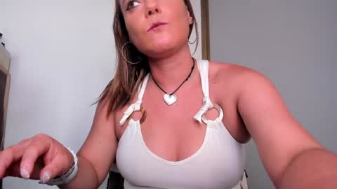 Snapshot of skin_taste chatting on December 2, 6:54 pm TINNA online show from December 2, 6:54 pm