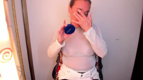 Snapshot of skin_taste chatting on January 9, 9:37 pm TINNA online show from January 9, 9:37 pm