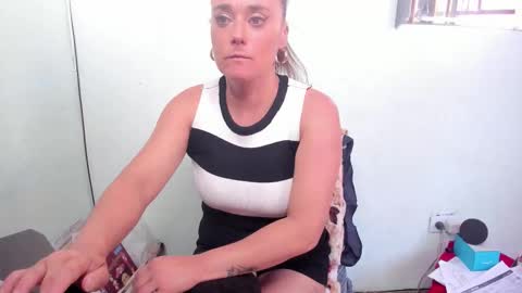 Snapshot of skin_taste chatting on September 11, 8:31 pm TINNA online show from September 11, 8:31 pm