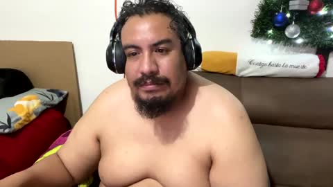 Snapshot of skinhell chatting on December 30, 6:31 am Elias online show from December 30, 6:31 am