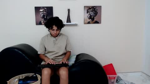 Snapshot of skinny18sexy chatting on April 7, 2:01 am skinny online show from April 7, 2:01 am