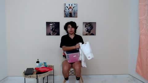Snapshot of skinny18sexy chatting on April 12, 2:49 am skinny online show from April 12, 2:49 am