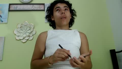 Snapshot of skinny18sexy chatting on May 4, 7:54 pm skinny online show from May 4, 7:54 pm