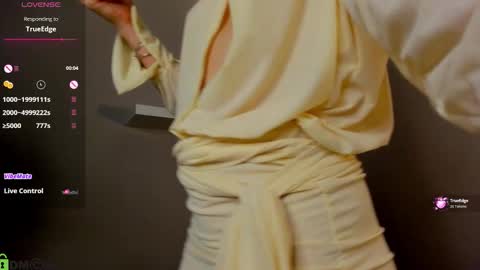 Snapshot of skinny_alice chatting on March 7, 1:13 am Alice GMT 2 Mon Tues Thur Fri Sun 0300am-0900am online show from March 7, 1:13 am