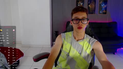 Snapshot of skinny_bigcock20 chatting on March 27, 8:52 pm skinny_bigcock20 online show from March 27, 8:52 pm