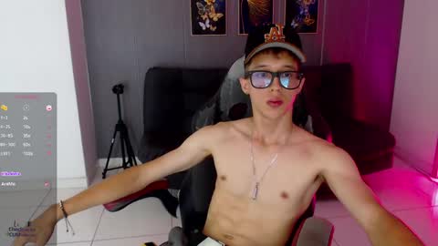 skinny_bigcock20 online show from April 28, 10:15 pm