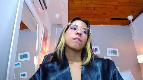 skinny_hottie18 online show from January 9, 8:33 pm