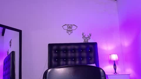 skinny_hottie18 online show from February 14, 2:33 pm